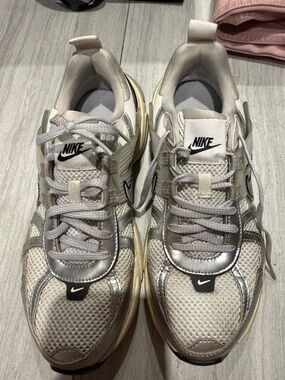 Nike Women's White and Silver Mesh Running Sneakers